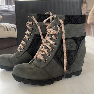 Sorel Lexie wedge boot. Size 9